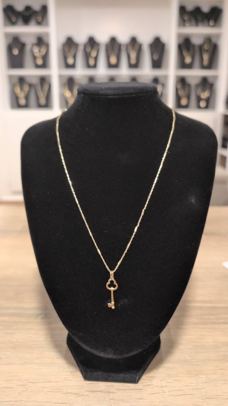 CADENA FINA CON DIJE DE LLAVE 14K