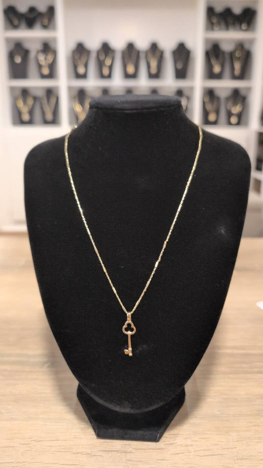 CADENA FINA CON DIJE DE LLAVE 14K