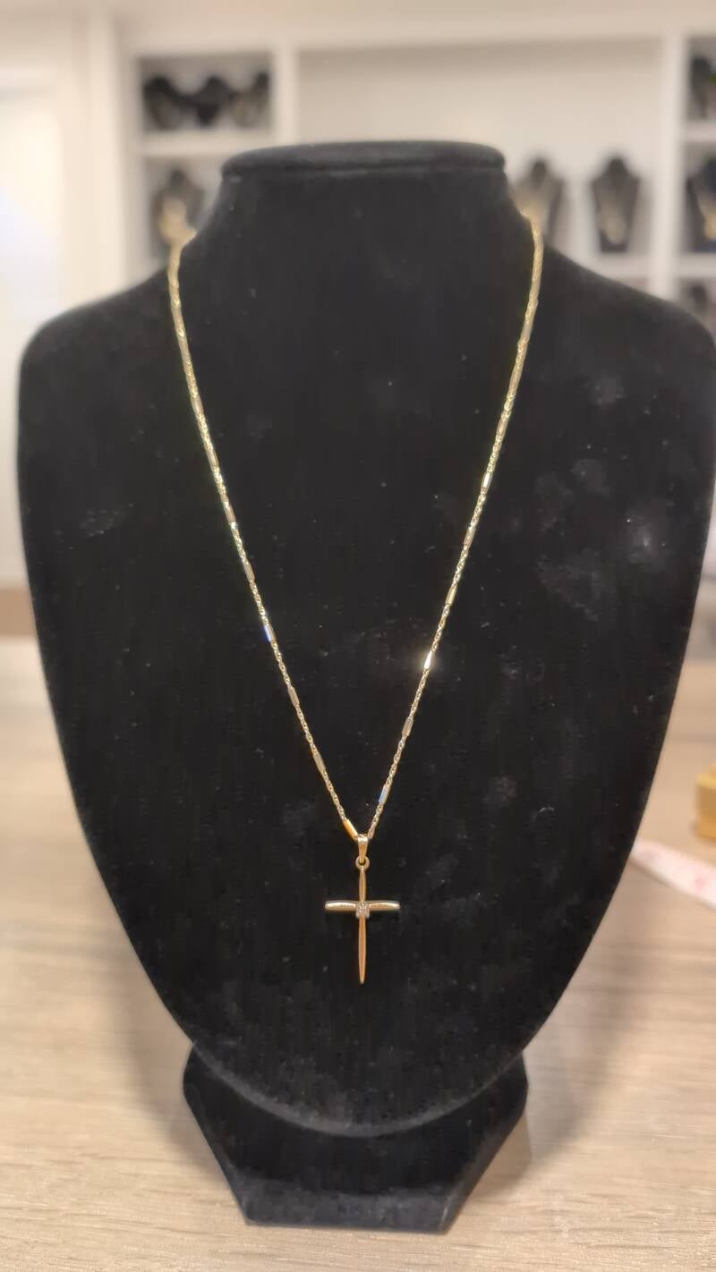 CADENA FINA ESLABON DE BARRA CON CRUCIFIJO