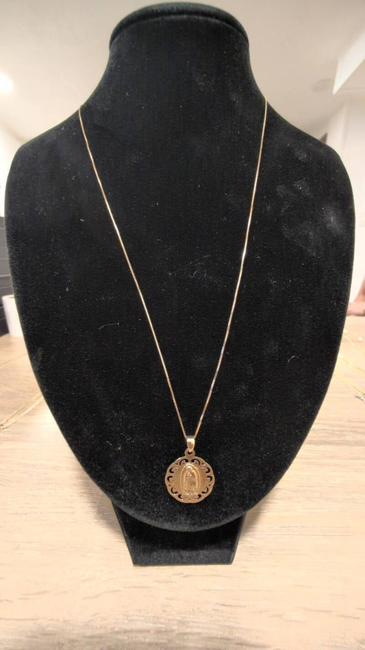 CADENA FINA ESLABON SERPENTINA CON DIJE DE LA VIRGEN DE GUADALUPE