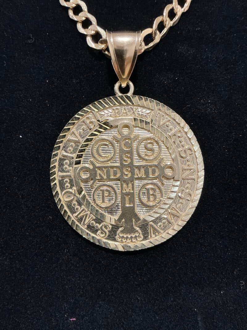 CADENA CUBANA CON MEDALLA